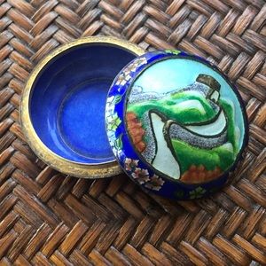 Small Cloisonné Enamel Pill Box Great Wall Of China
